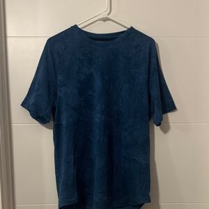 Men’s Lulu Lemon Short Sleeve Shirt